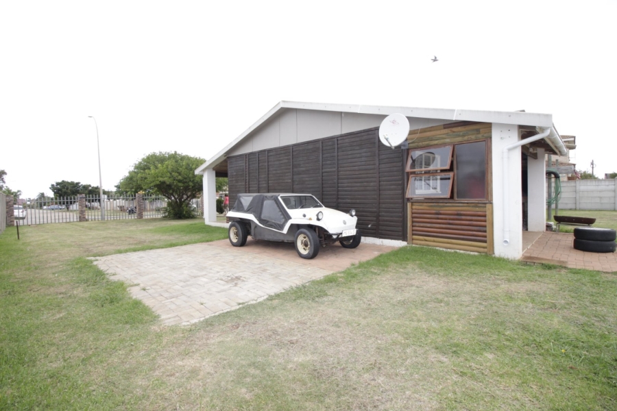 4 Bedroom Property for Sale in C Place Eastern Cape